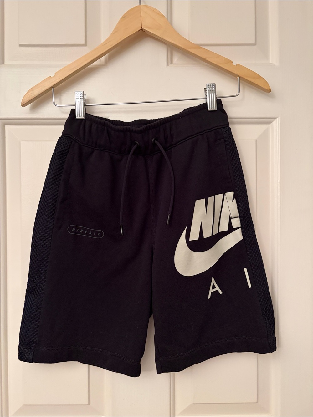 Nike Air Boys Black Sweat Shorts Mesh Size Large